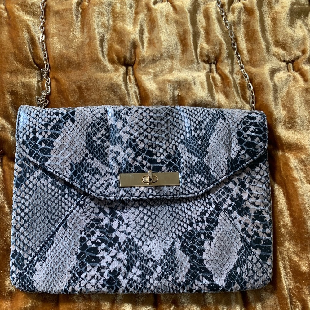Banana republic neutral snakeskin clutch crossbody